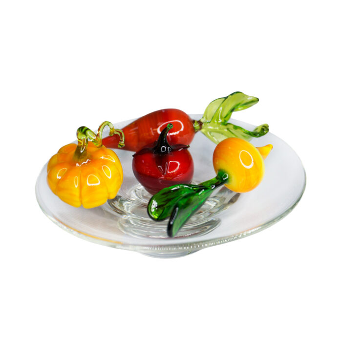 декоративное блюдце и набор овощей из стекла