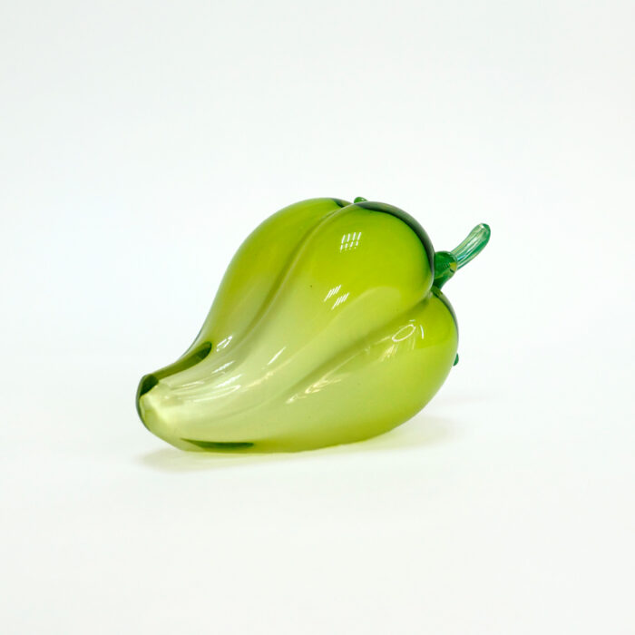 декоративная фигурка зеленый перец из стекла
