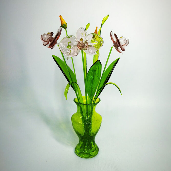 орхидеи из стекла в вазочке