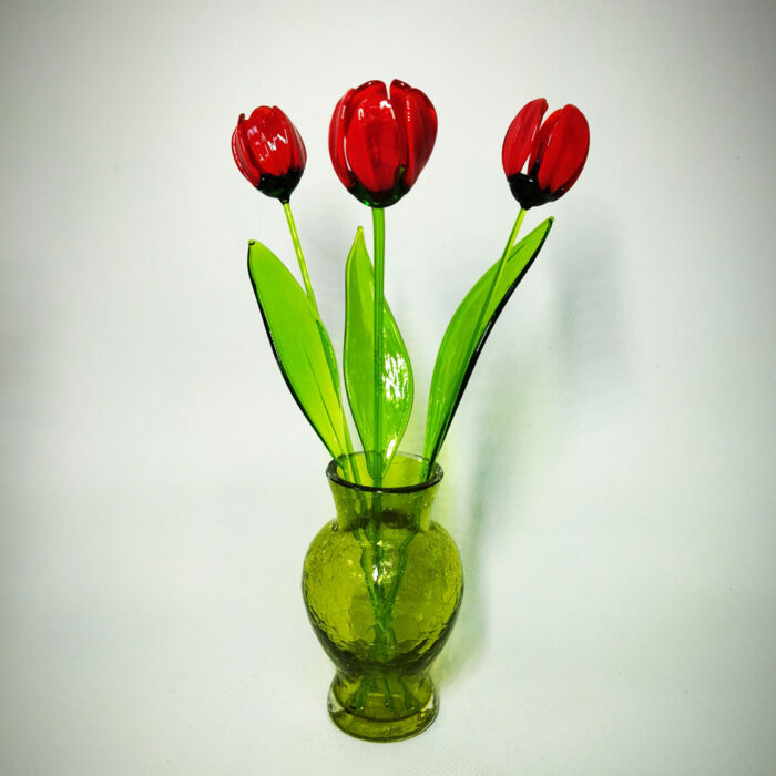 тюльпаны из стекла в вазочке
