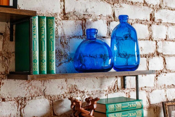 декоративные бутыли из синего стекла