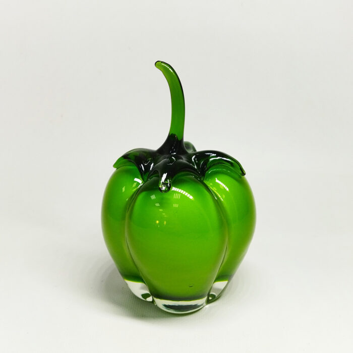 фигурка зеленый перец из стекла