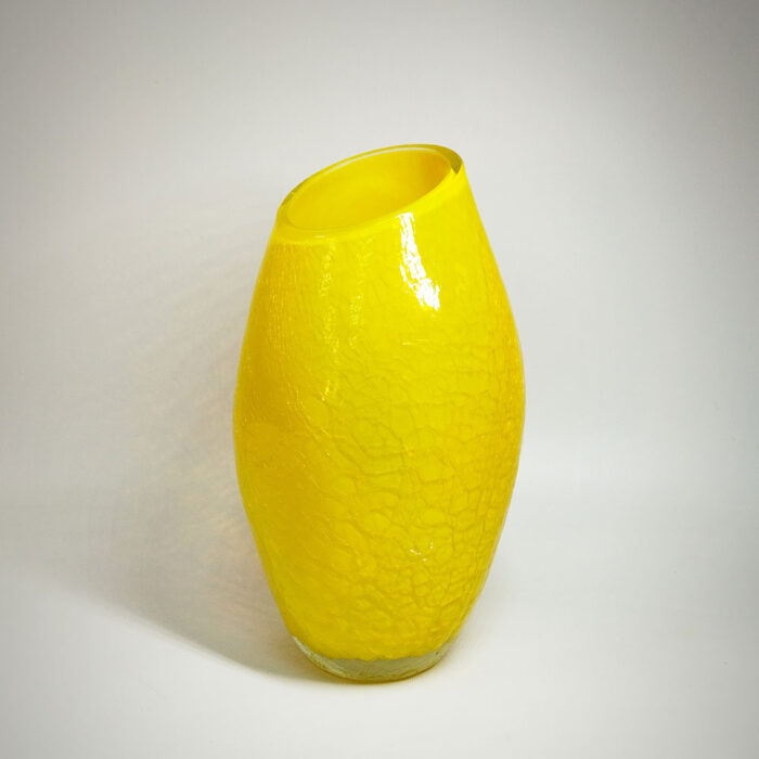 Мятая ваза кракле из цветного стекла желтая