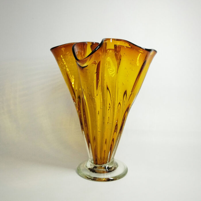 ваза широкая праздничная из стекла желтая