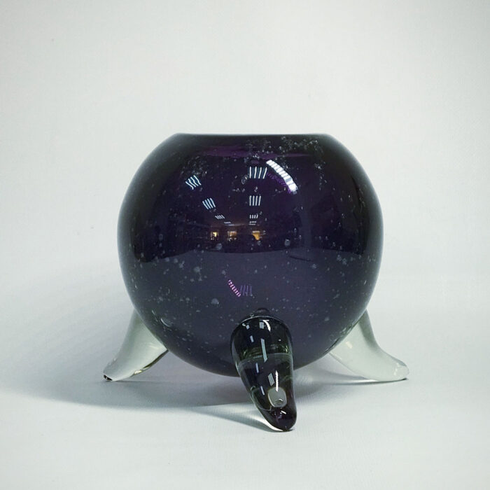 стеклянная ваза шар на ножках с пузырями