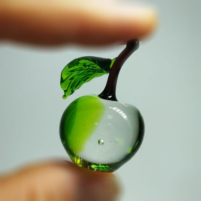 миниатюрное стеклянное яблоко зеленое