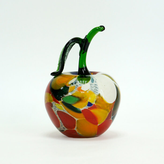 разноцветное декоративное яблоко из стекла