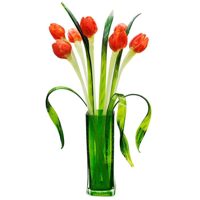 Интерьерный декор букет красных тюльпанов в зеленой вазе гутное стекло