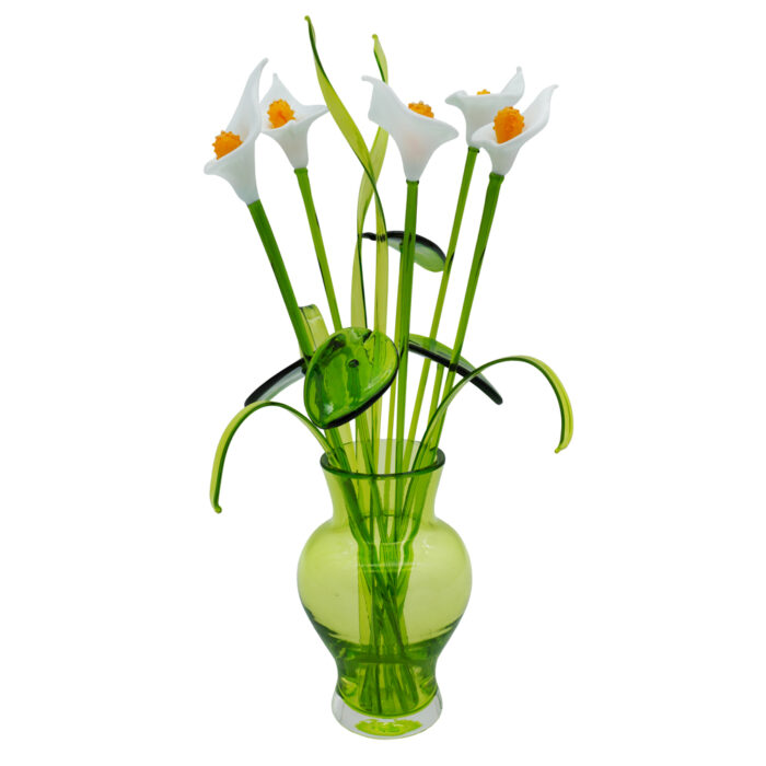 Стеклянная композиция белые каллы в зеленой вазочке 5 цветков