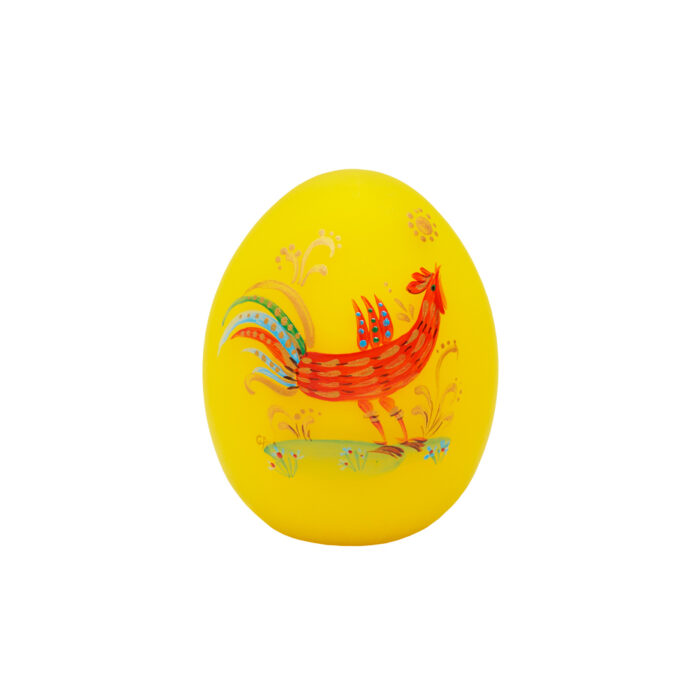 Декоративное пасхальное яйцо с росписью. Красный петушок на желтом.